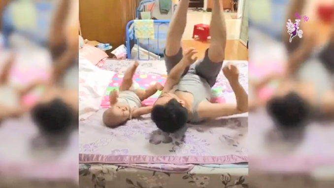 Ini Caranya Untuk Mengajar Bayi Anda Bergolek, Ianya Berkesan