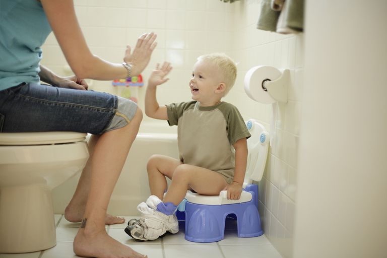 Latih Anak Bebas Pampers, Ibu Bapa Kena Perhatikan Tanda Ini