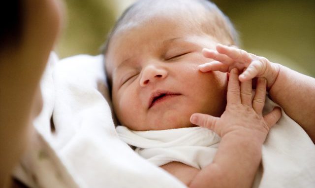 5 Tip Mudah Atasi Masalah Bayi Sedu