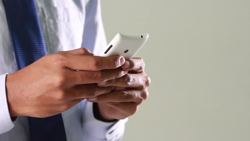Si Isteri Perlu Cuba 5 Teknik Ini Jika Suami 24 Jam Asyik ‘Melekat’ Dengan Telefon Bimbit