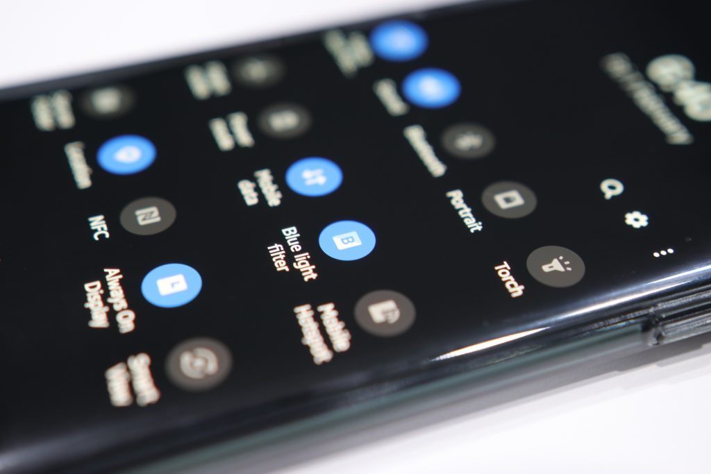 Ini Alasannya Mengapa Anda Perlu Mengaktifkan Fungsi Blue Light Filter Pada Telefon Anda