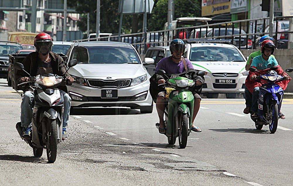Rakyat Malaysia Kini Boleh Beli Insurans Motosikal & Perbaharu Cukai Jalan Secara Online