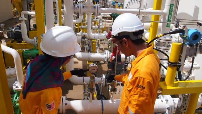Engineer Semua Tak Pandai Pun, Technician Juga Setelkan. Lelaki Ini Kongsi Tanggapan Negatif Dalam Kerja