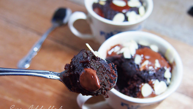 Buat Brownies Pakai Microwave, Tak Sampai 10 Minit Dah Siap. Jom Cuba Pencuci Mulut Ni